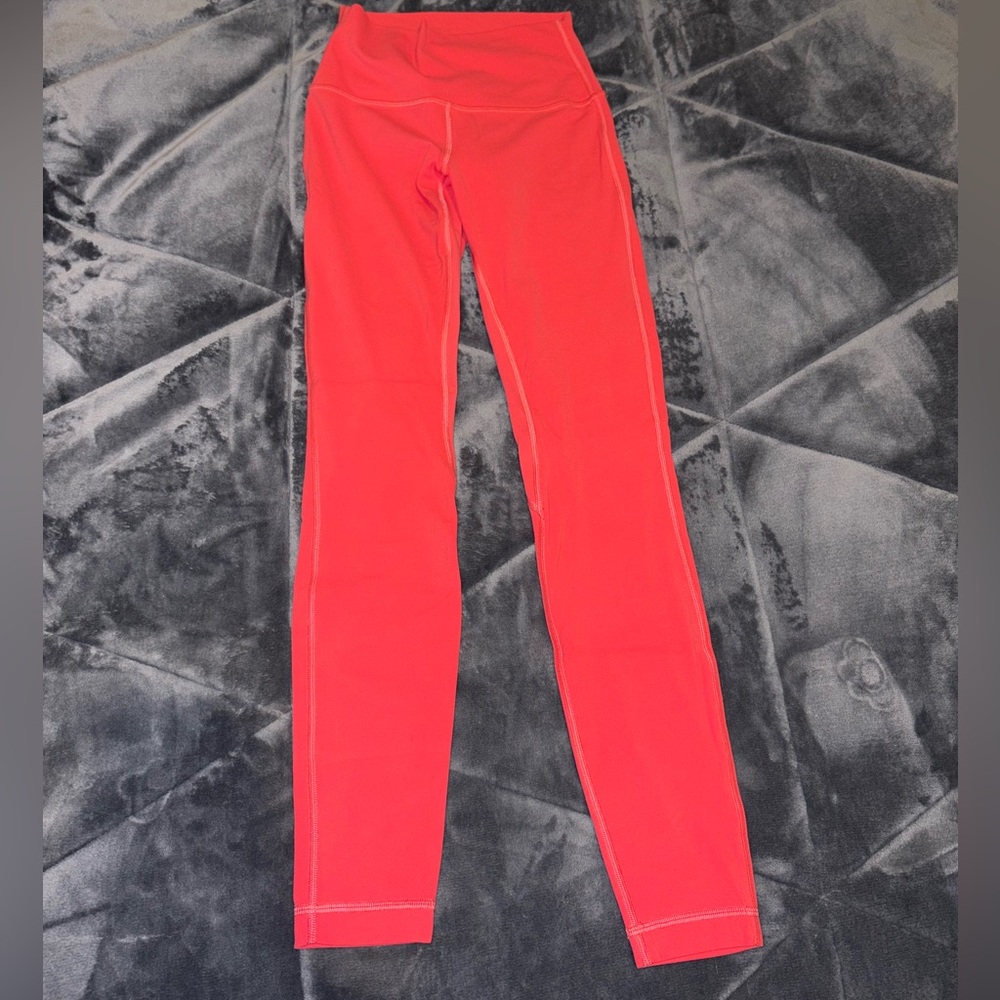 Lululemon leggings never worn. In perfect condition